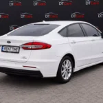 Оренда білого Ford Fusion 2020 вигляд спереду