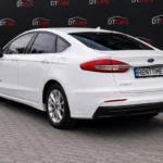 Ford Fusion 2020 білий вид збоку для оренди