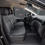 Hyundai Staria 2022 чорний вигляд ззаду
