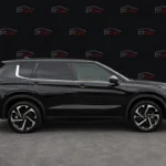 Оренда чорного Mitsubishi Outlander 2022 вигляд спереду