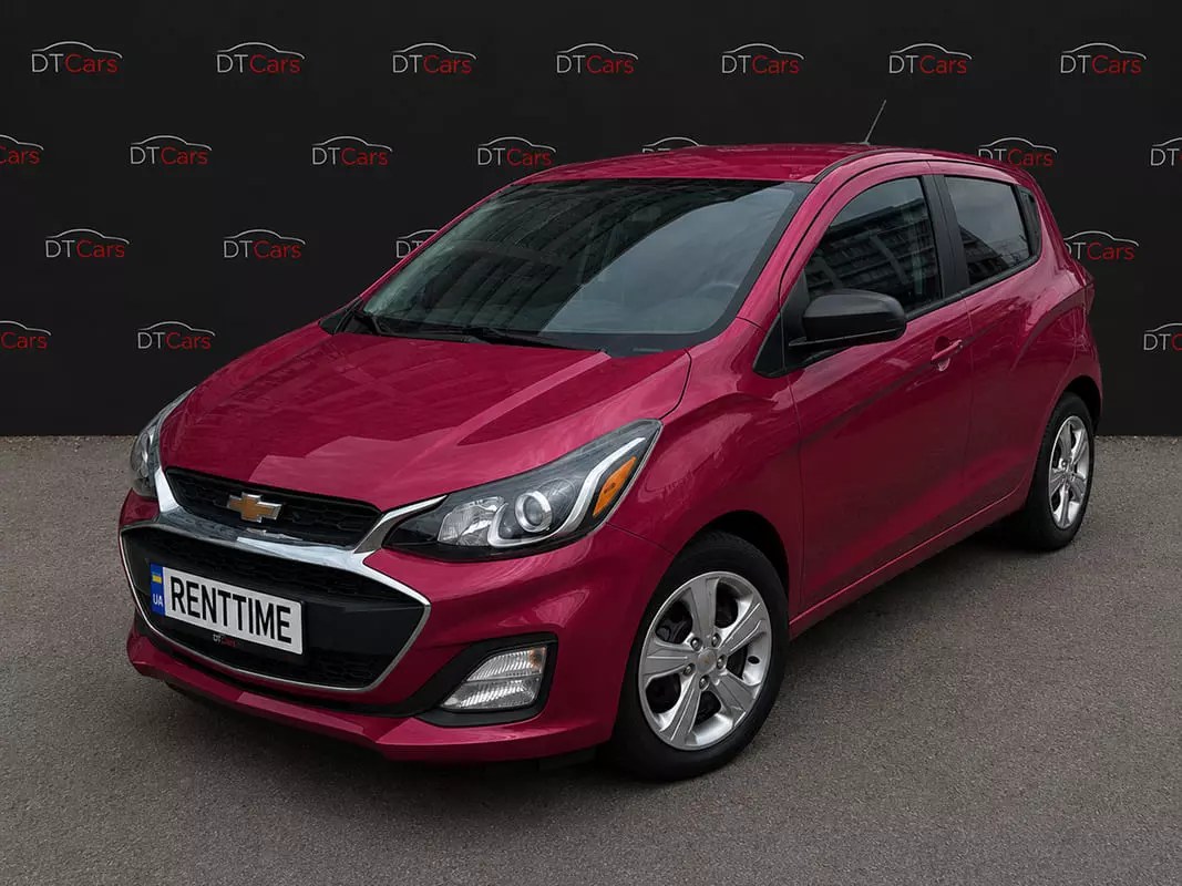 Chevrolet Spark 2019 червоний для прокату в Києві
