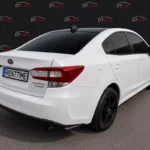 Subaru Impreza 2017 білий вид збоку для оренди