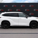 Toyota Highlander 2021 білий вид збоку для оренди