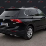 Volkswagen Tiguan 2019 чорний вид збоку для оренди